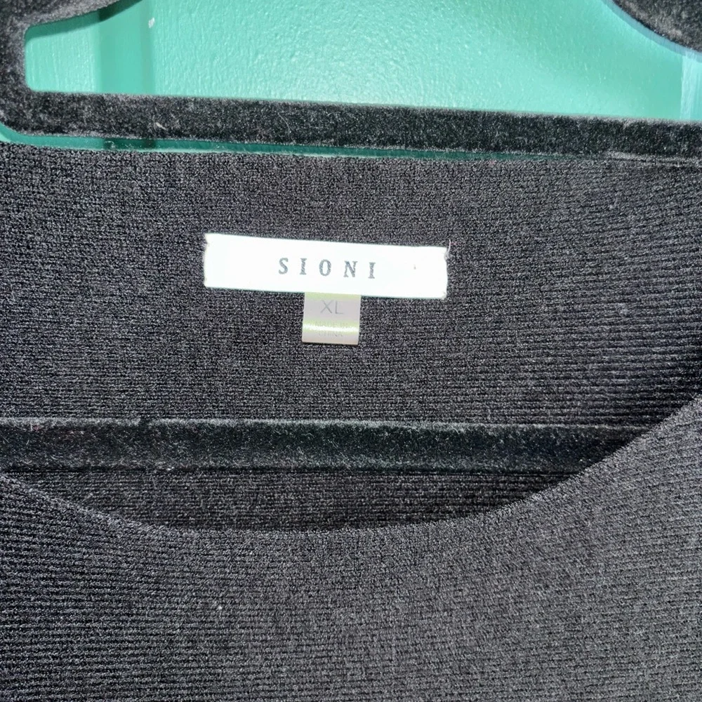 Sioni XL lightweight Black knit top faux-leather panels / metallic studs - Picture 4 of 8